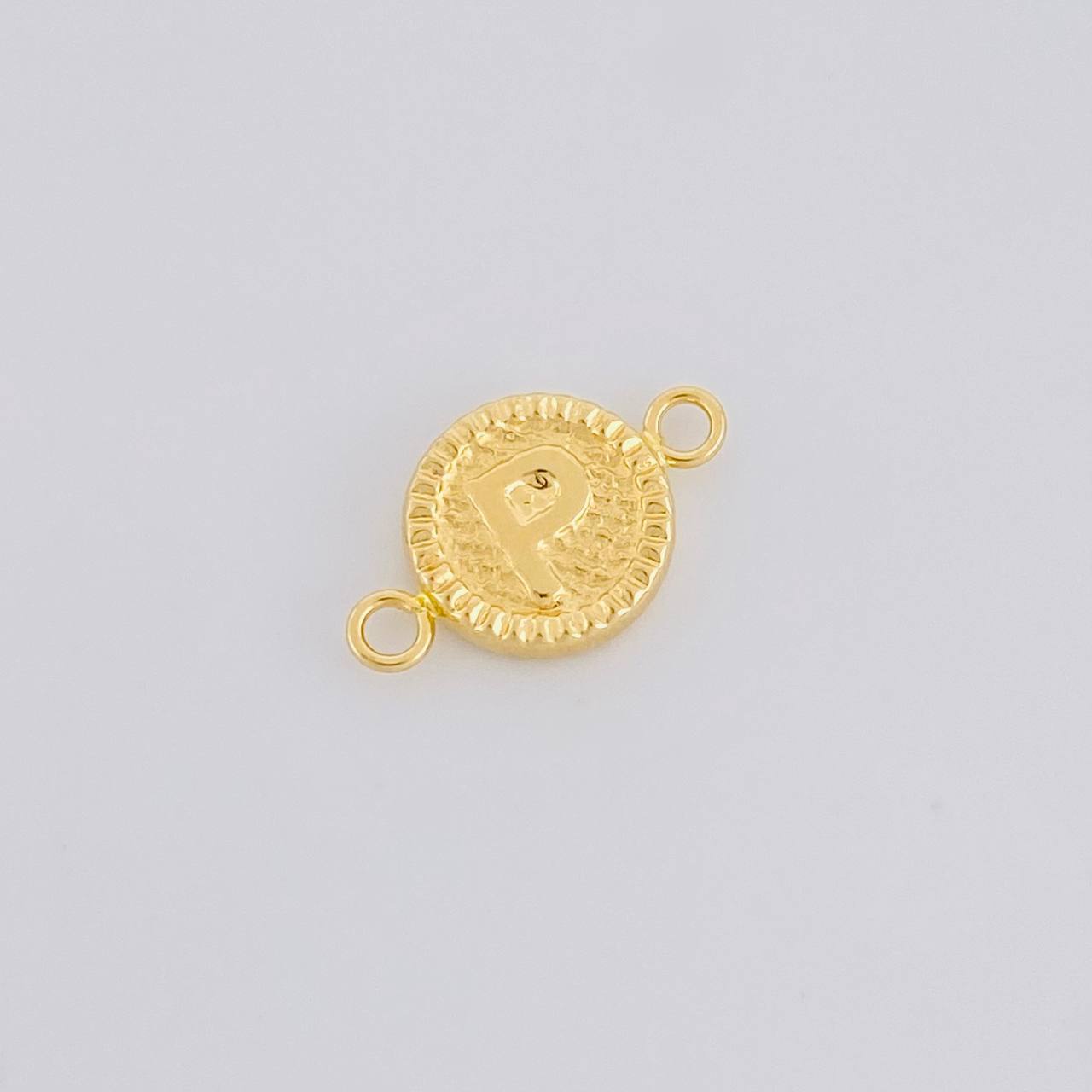 Herraje Letra P Marco Bordeado 0.55g / 3/4 in Oro Amarillo 18K