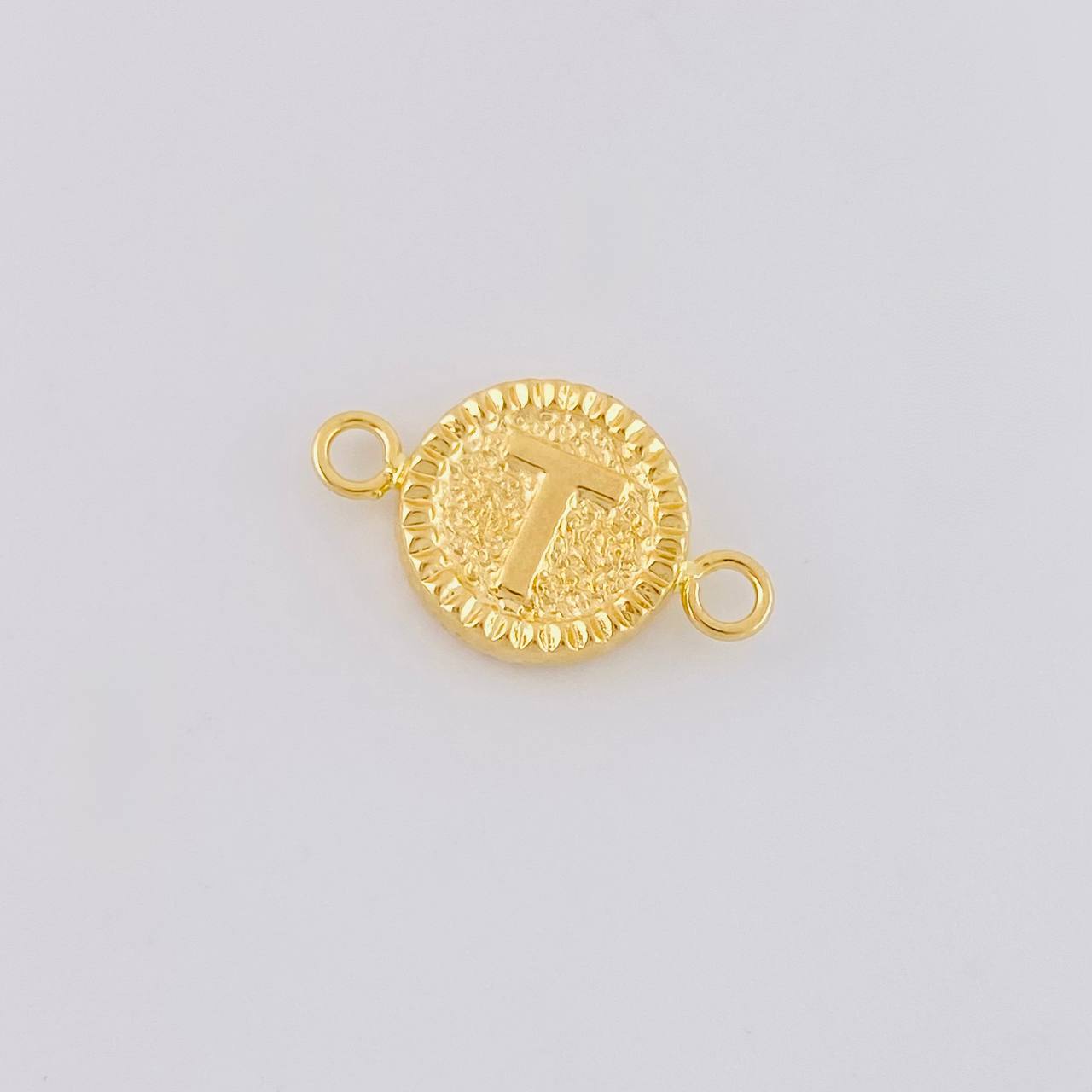Herraje Letra T Marco Bordeado 0.55g / 3/4 in Oro Amarillo 18K