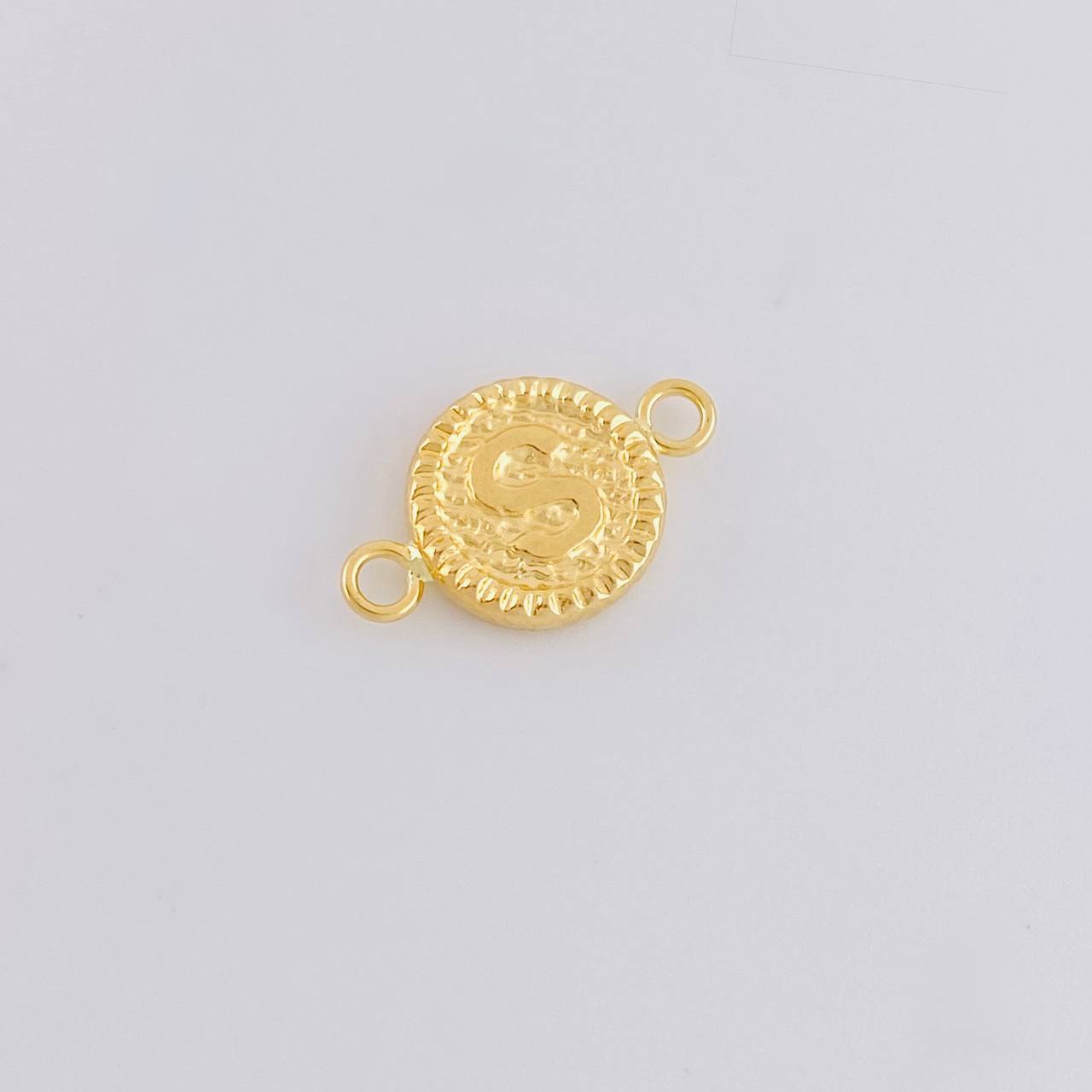 Herraje Letra S Marco Bordeado 0.4g / 1/2 in Oro Amarillo 18K