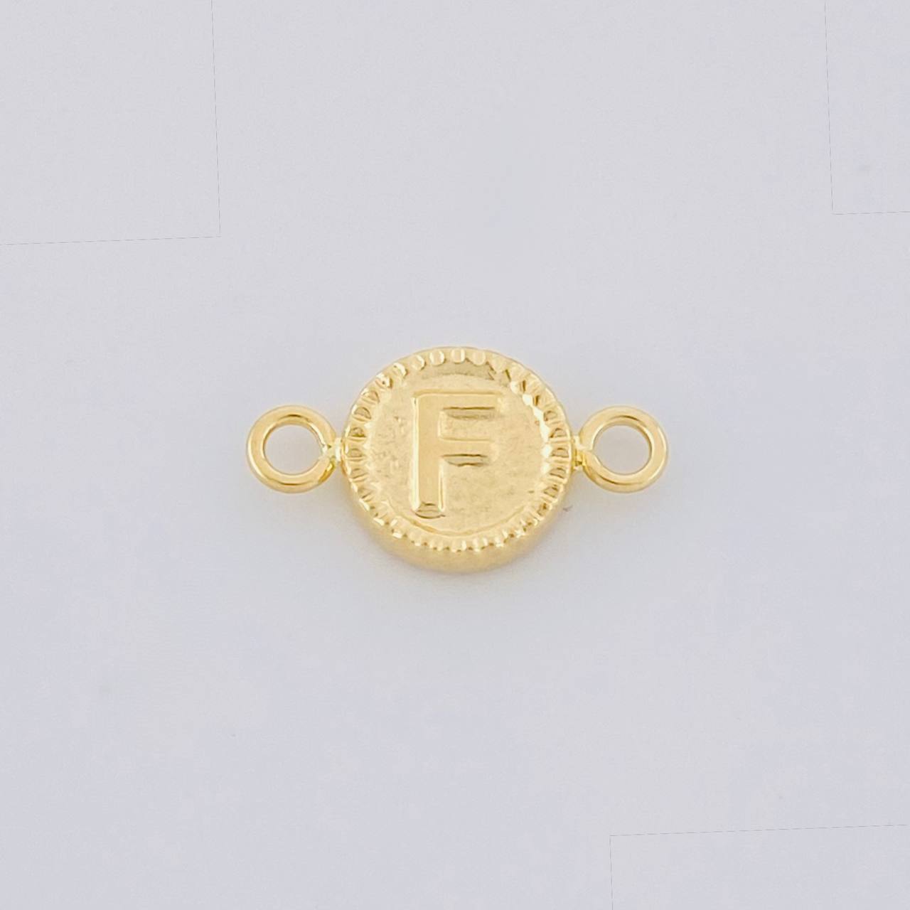 Herraje Letra F Marco Bordeado 0.45g / 1/2 in Oro Amarillo 18K