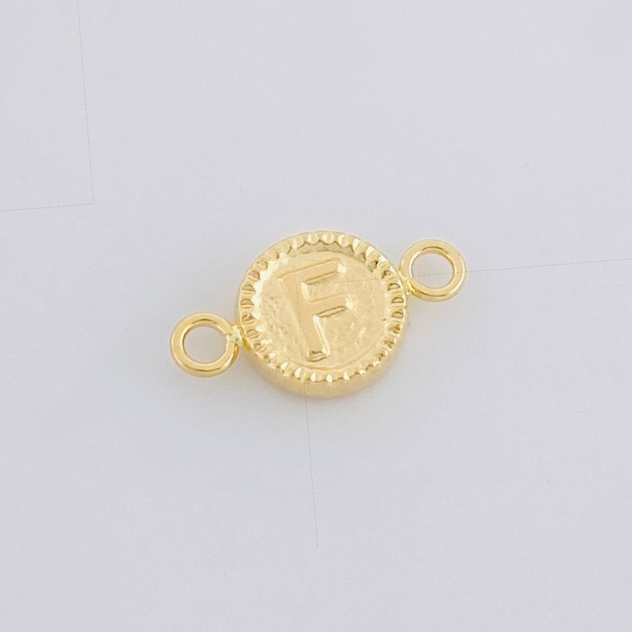 Herraje Letra F Marco Bordeado 0.45g / 1/2 in Oro Amarillo 18K