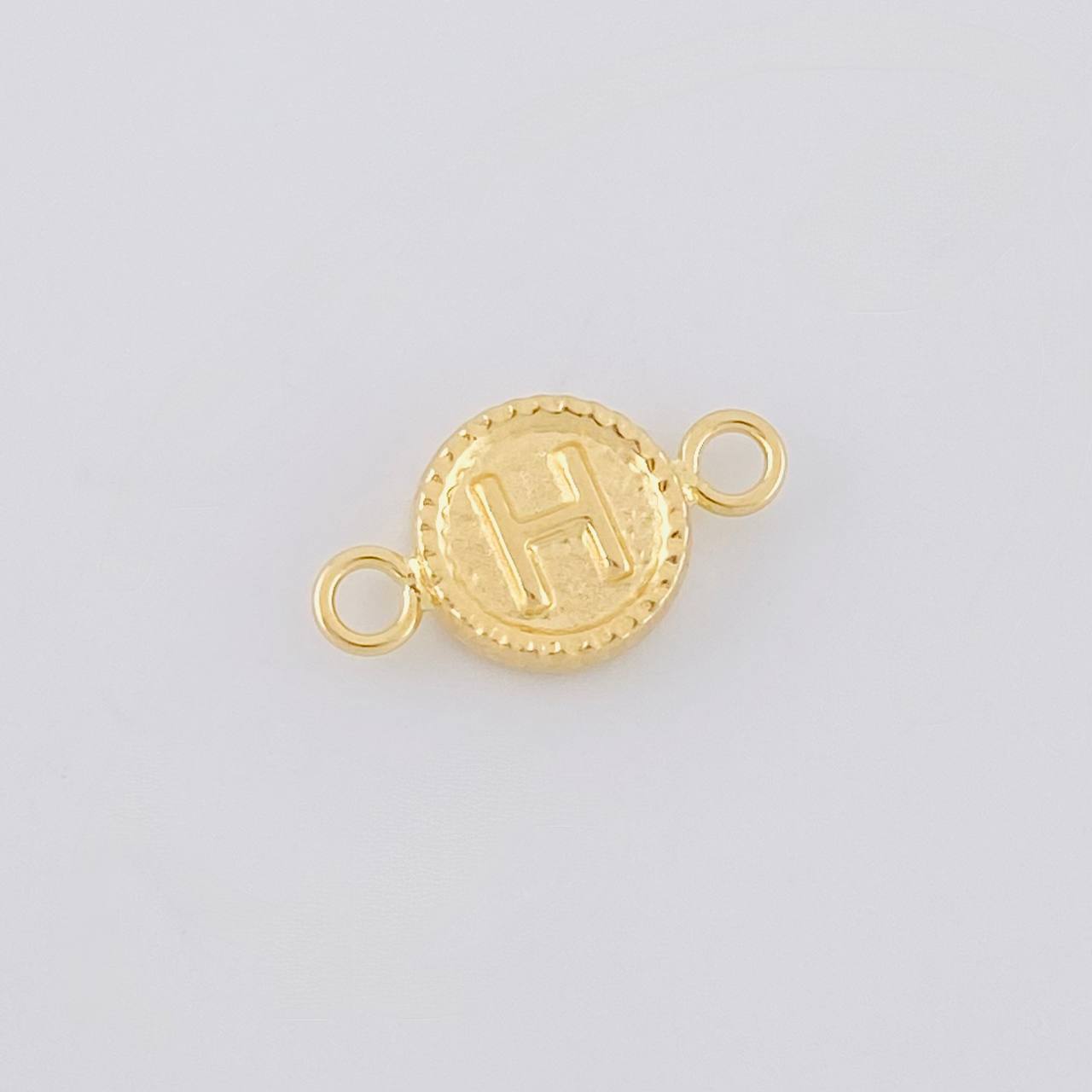 Herraje Letra H Marco Bordeado 0.45g / 1/2 in Oro Amarillo 18K
