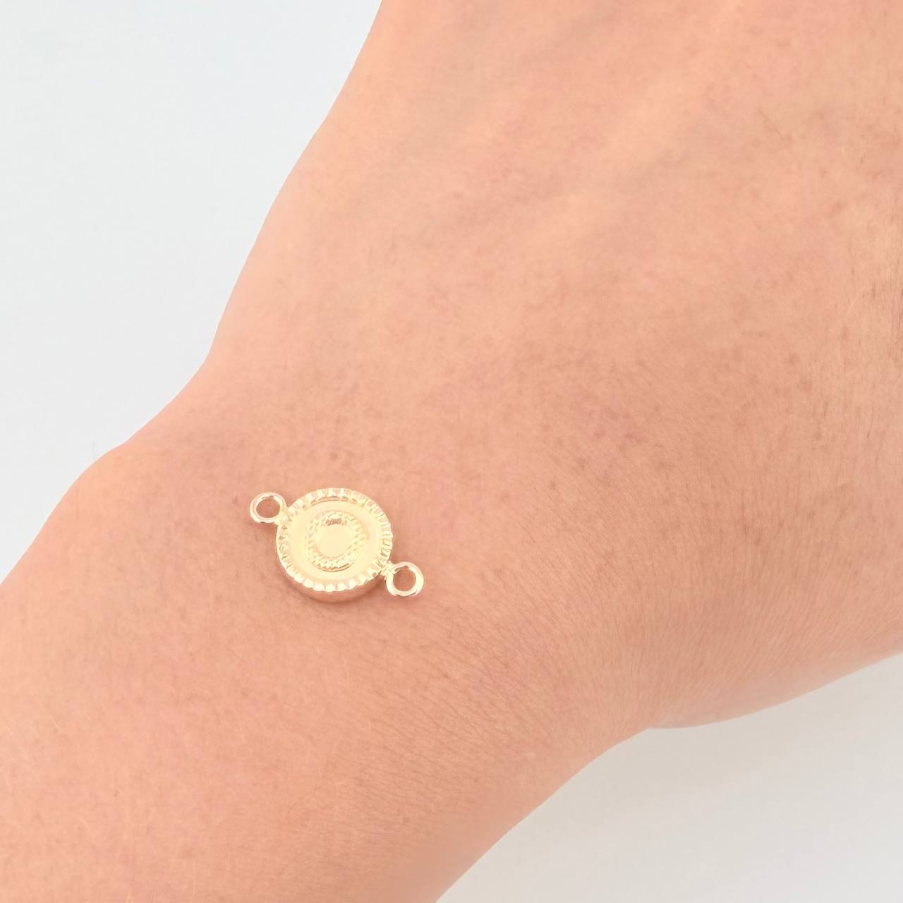Charm Letter O Framed Border 0.45g / 1/2 in 18K Yellow Gold