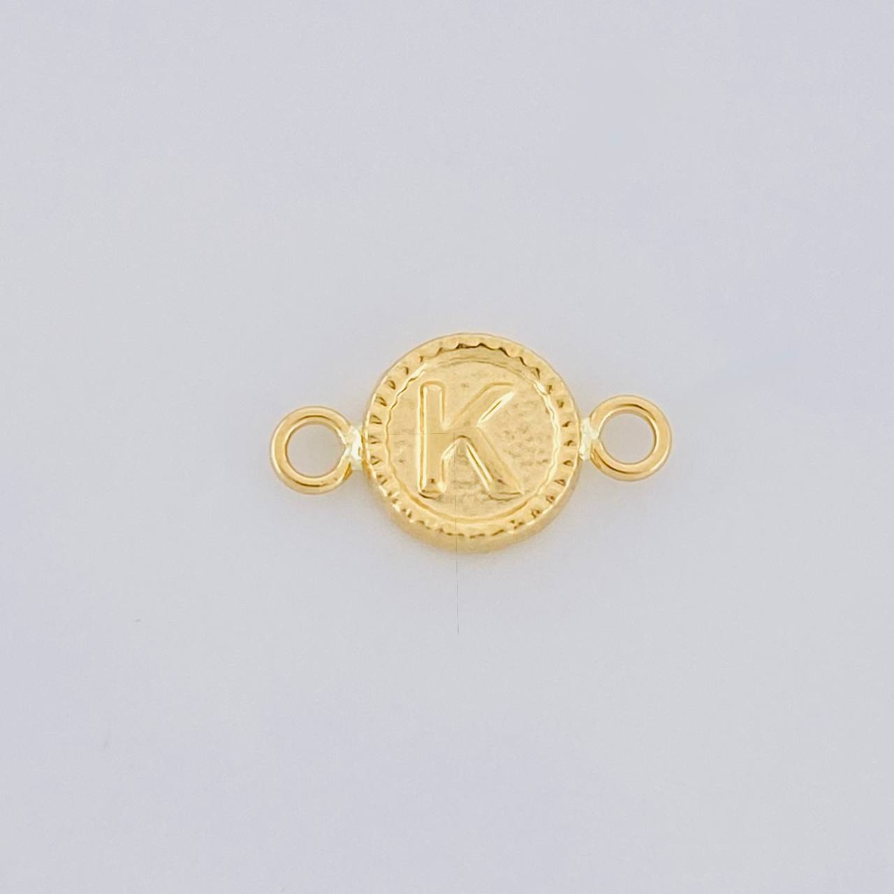 Herraje Letra K Marco Bordeado 0.4g / 1/2 in Oro Amarillo 18K
