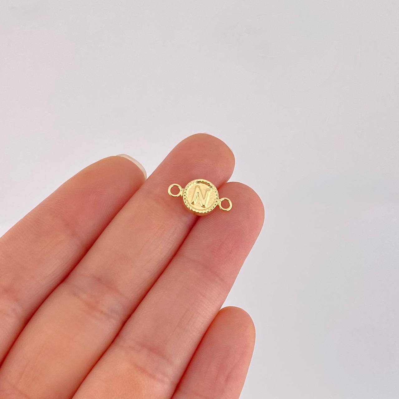 Herraje Letra N Marco Bordeado 0.45g / 1/2 in Oro Amarillo 18K