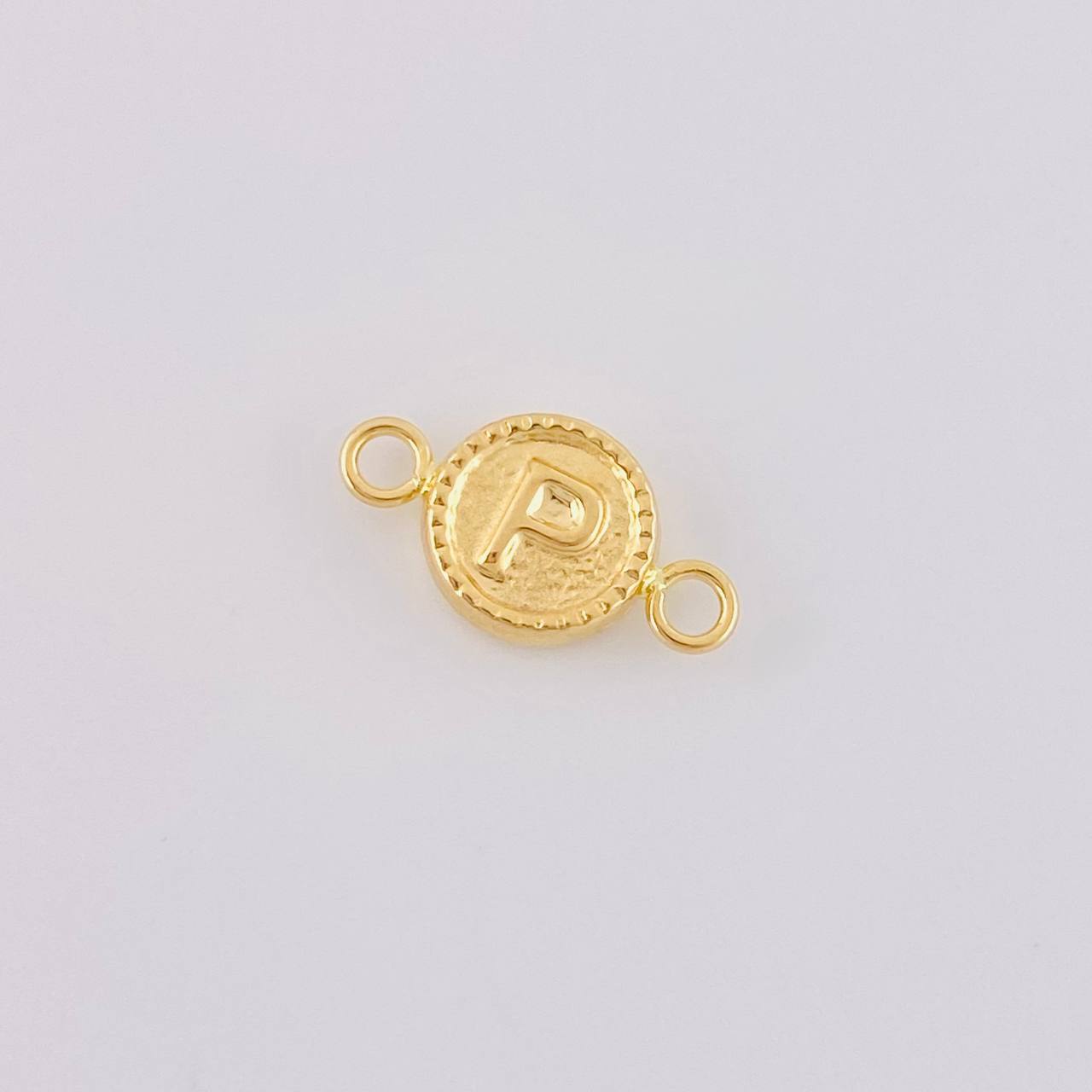 Herraje Letra P Marco Bordeado 0.4g / 1/2 in Oro Amarillo 18K