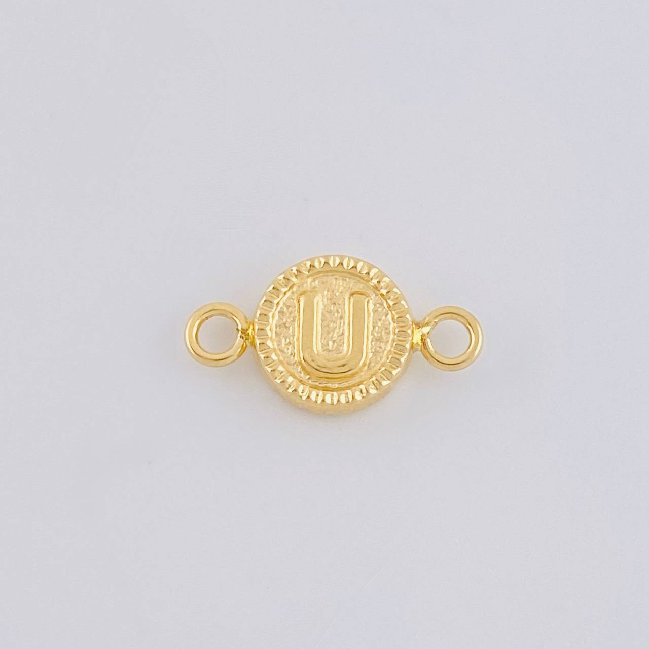 Herraje Letra u Marco Bordeado 0.45g / 1/2 in Oro Amarillo 18K