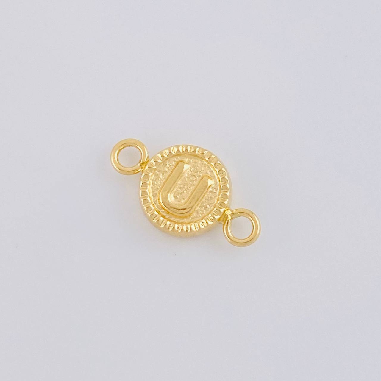 Herraje Letra u Marco Bordeado 0.45g / 1/2 in Oro Amarillo 18K