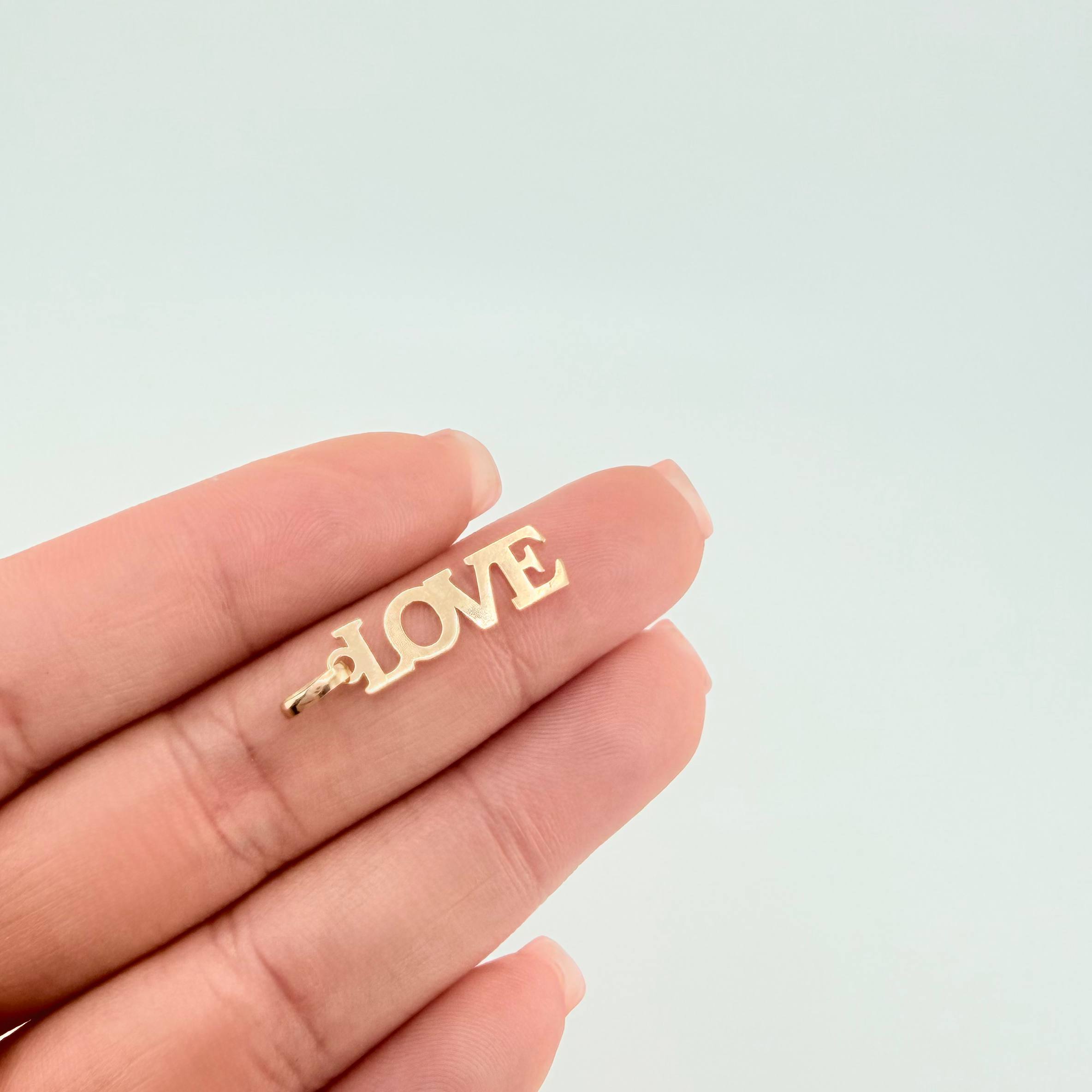 Dije Love 0.6gr / 1 in / Oro Amarillo 18K *