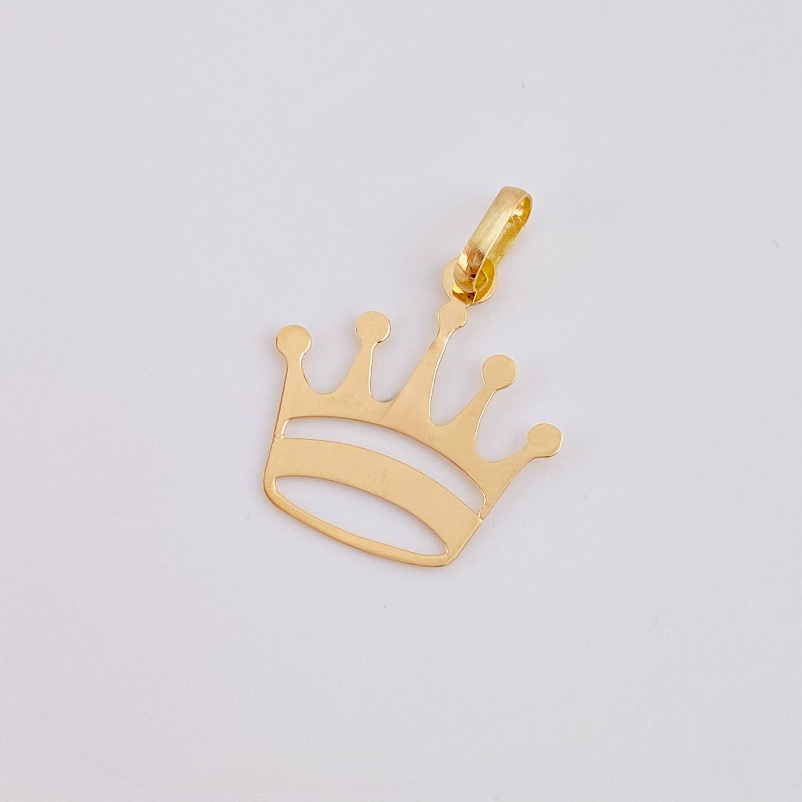 Dije Corona 0.55 g / 3/4 in Oro Amarillo 18K