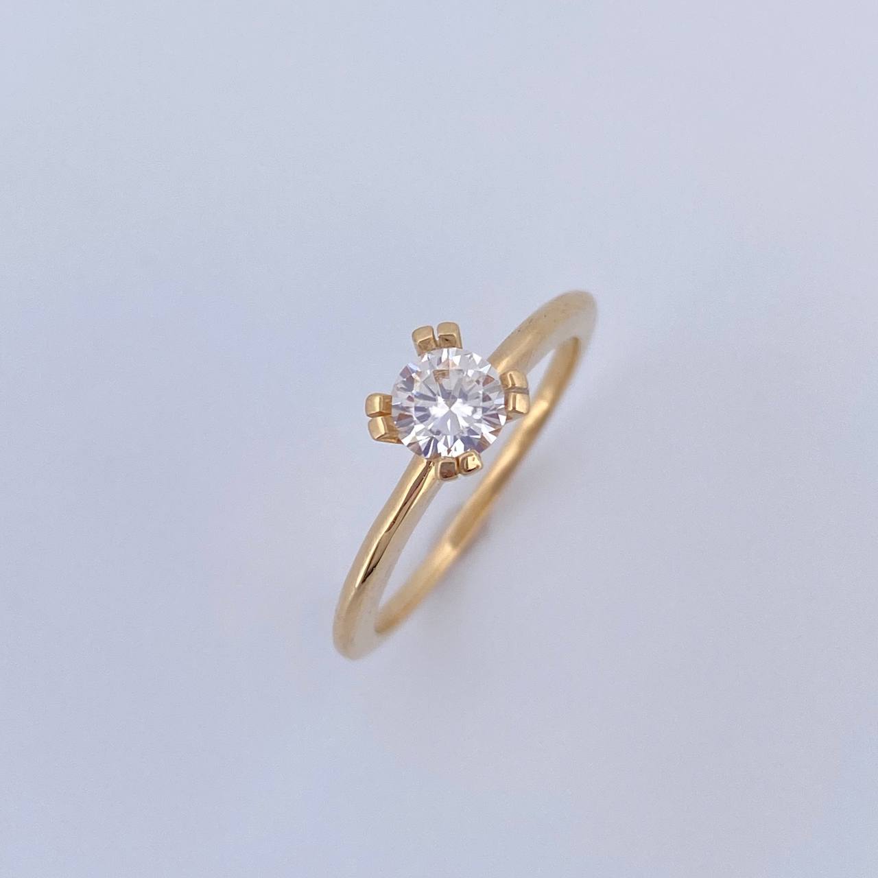 Anillo Solitario 2.75gr / T5 1/4 / Oro 18K &