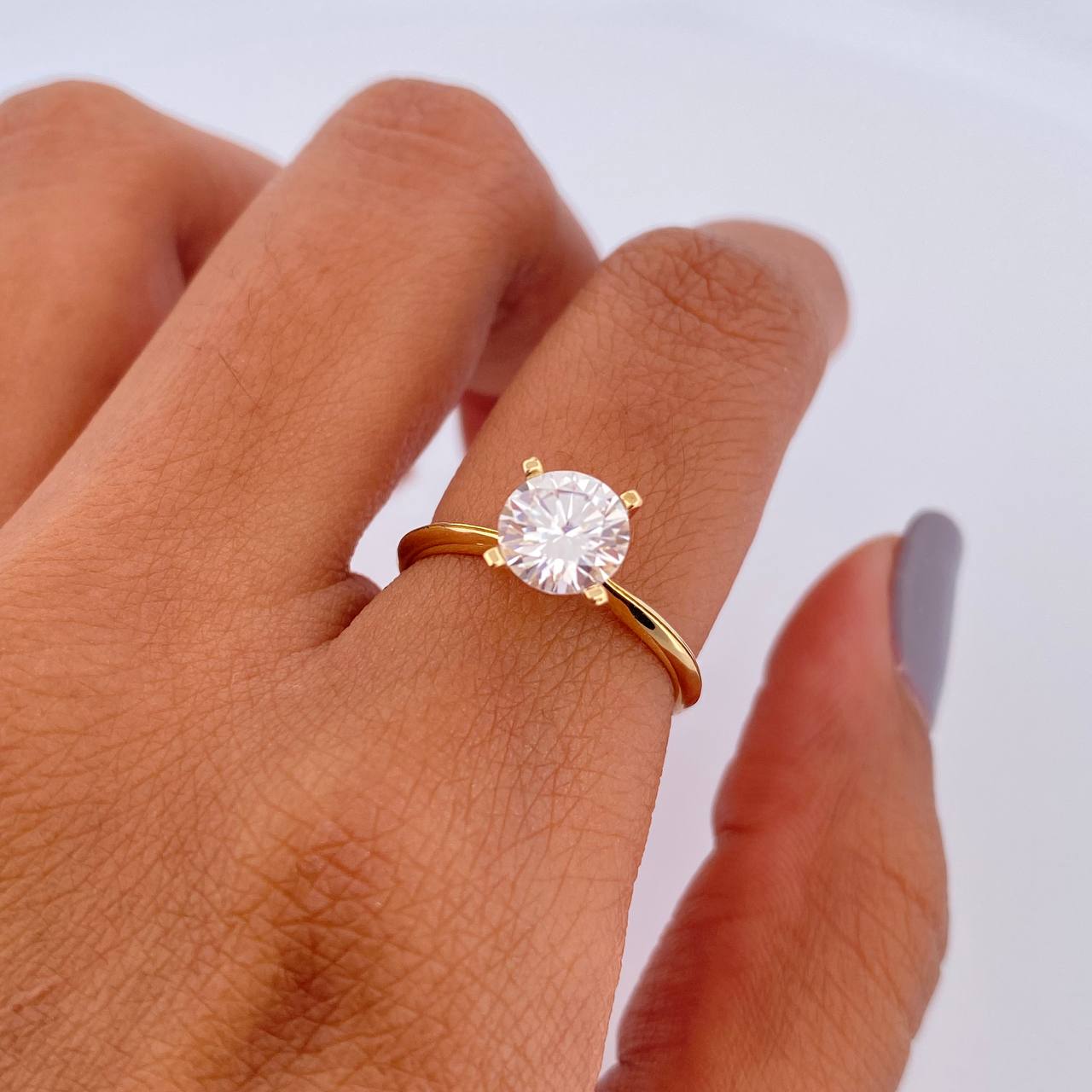 Anillo Solitario 1.7gr / T5 3/4 / Oro 18K &
