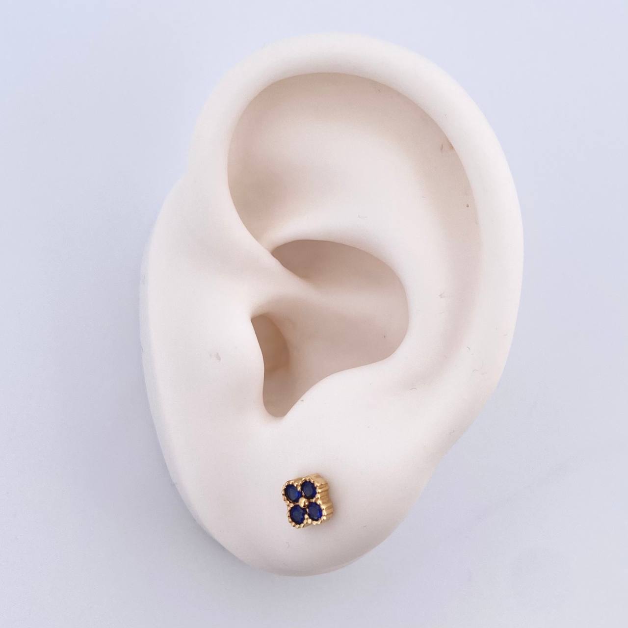 Stud Earrings Textured Edge Flower 1.35gr / 5.2mm Blue Zircons Lobster Claw 18K Yellow Gold Butterfly