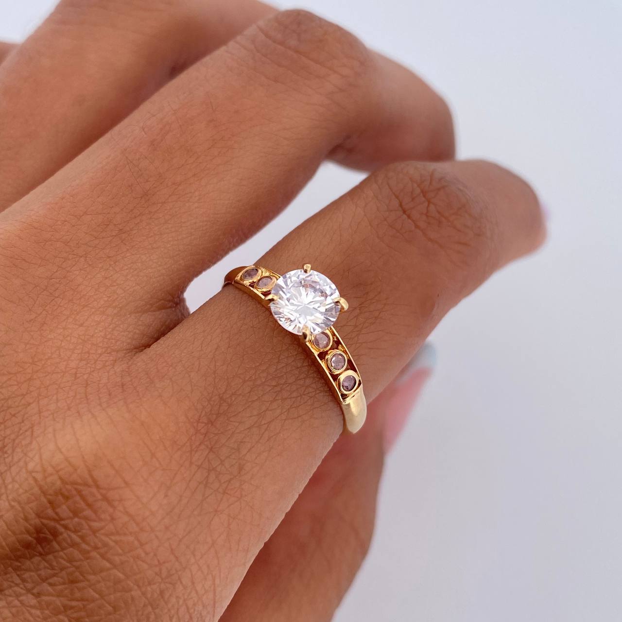 Solitaire Ring Churumbela 1.25gr / Size 6 / White and Pink Zircons 18K Yellow Gold &