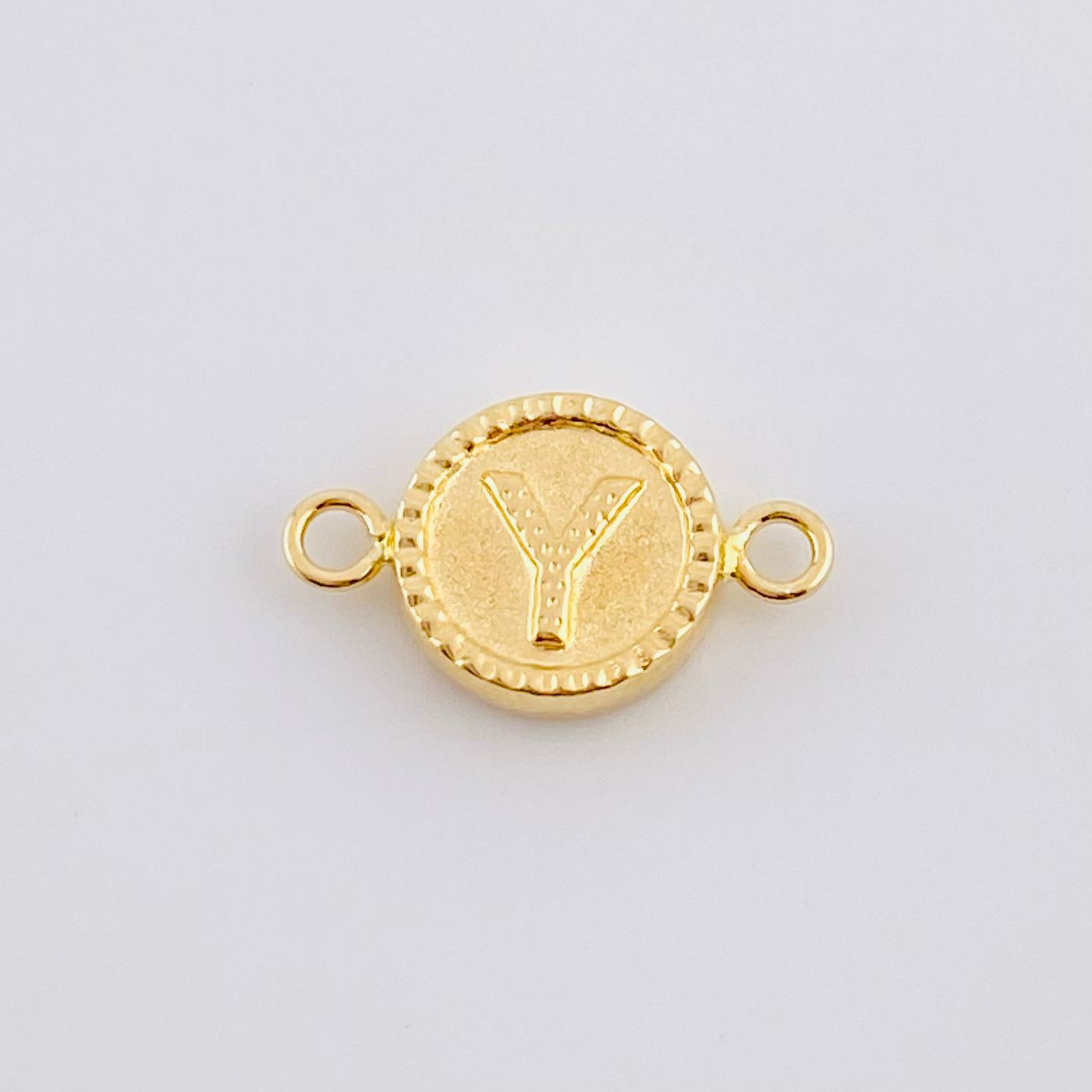 Charm Letter Y Double Texture 0.6g / 3/4 in 18K Yellow Gold