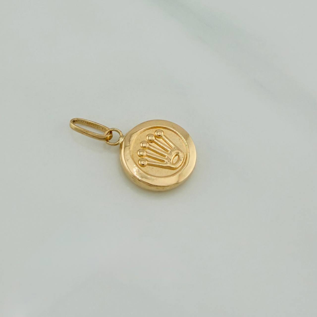 Dije Corona 0.75gr / 3/4 in / Oro Amarillo 18K %