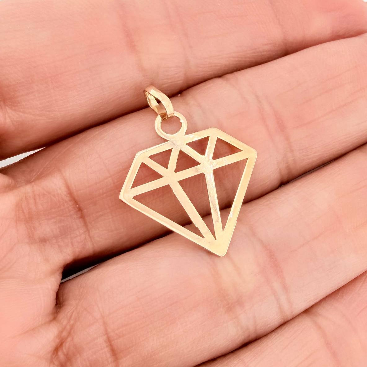 Dije Silueta Diamante 0.55gr / 1 in / Oro Amarillo 18K %