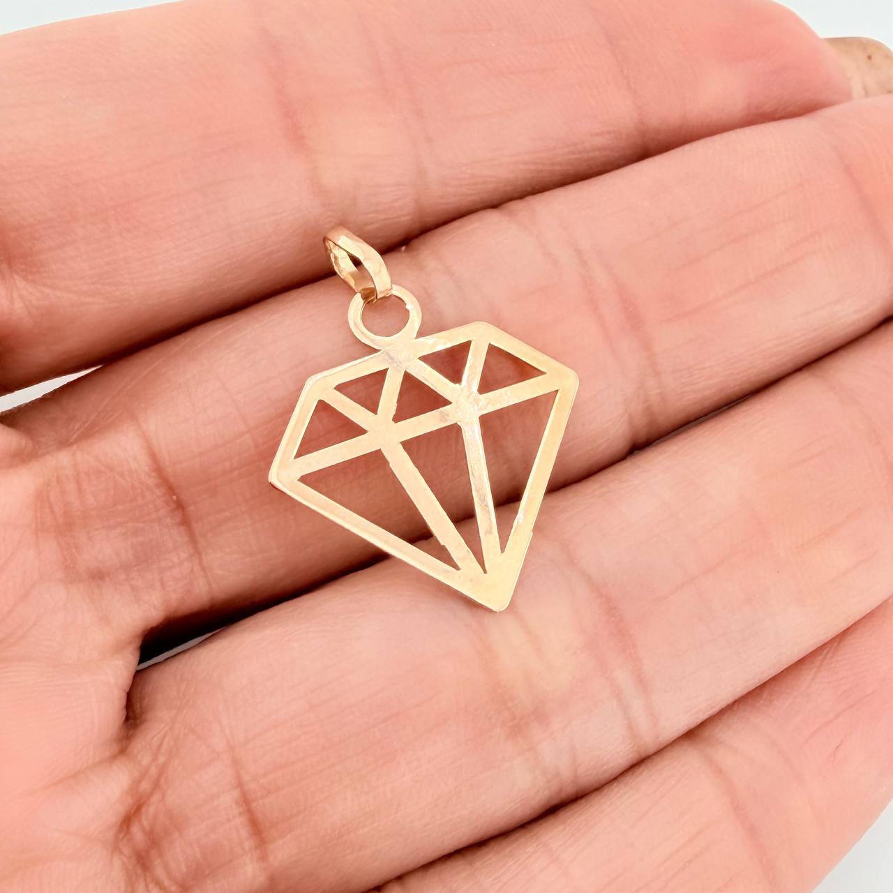 Dije Silueta Diamante 0.5gr / 1 in / Oro Amarillo 18K &