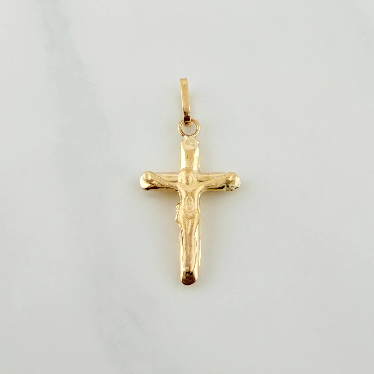 Dije Cruz Cristo 0.8gr / 1 1/4 in / Oro Amarillo 18K %