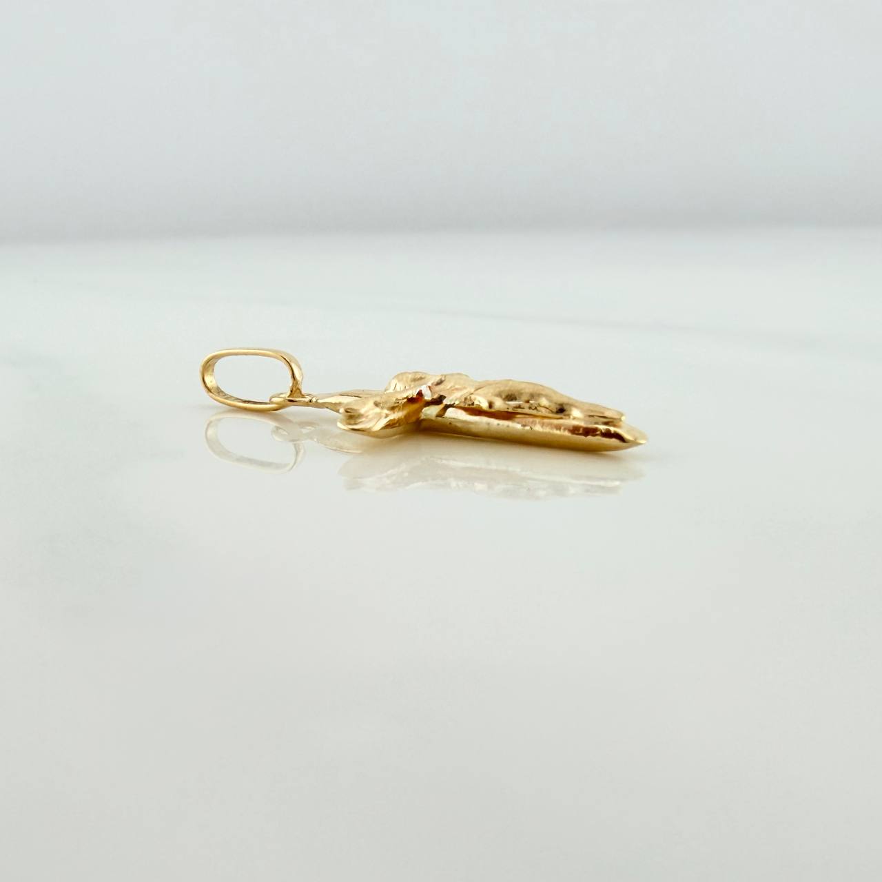 Dije Cruz Cristo 0.75gr / 1 1/4 in / Oro Amarillo 18K &