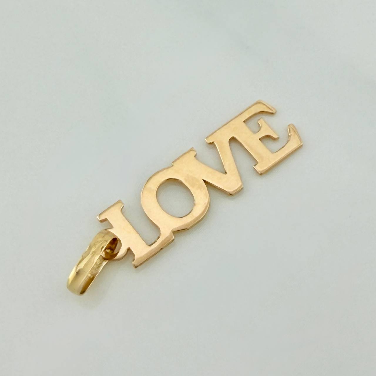 Dije Love 0.6gr / 1 in / Oro Amarillo 18K &
