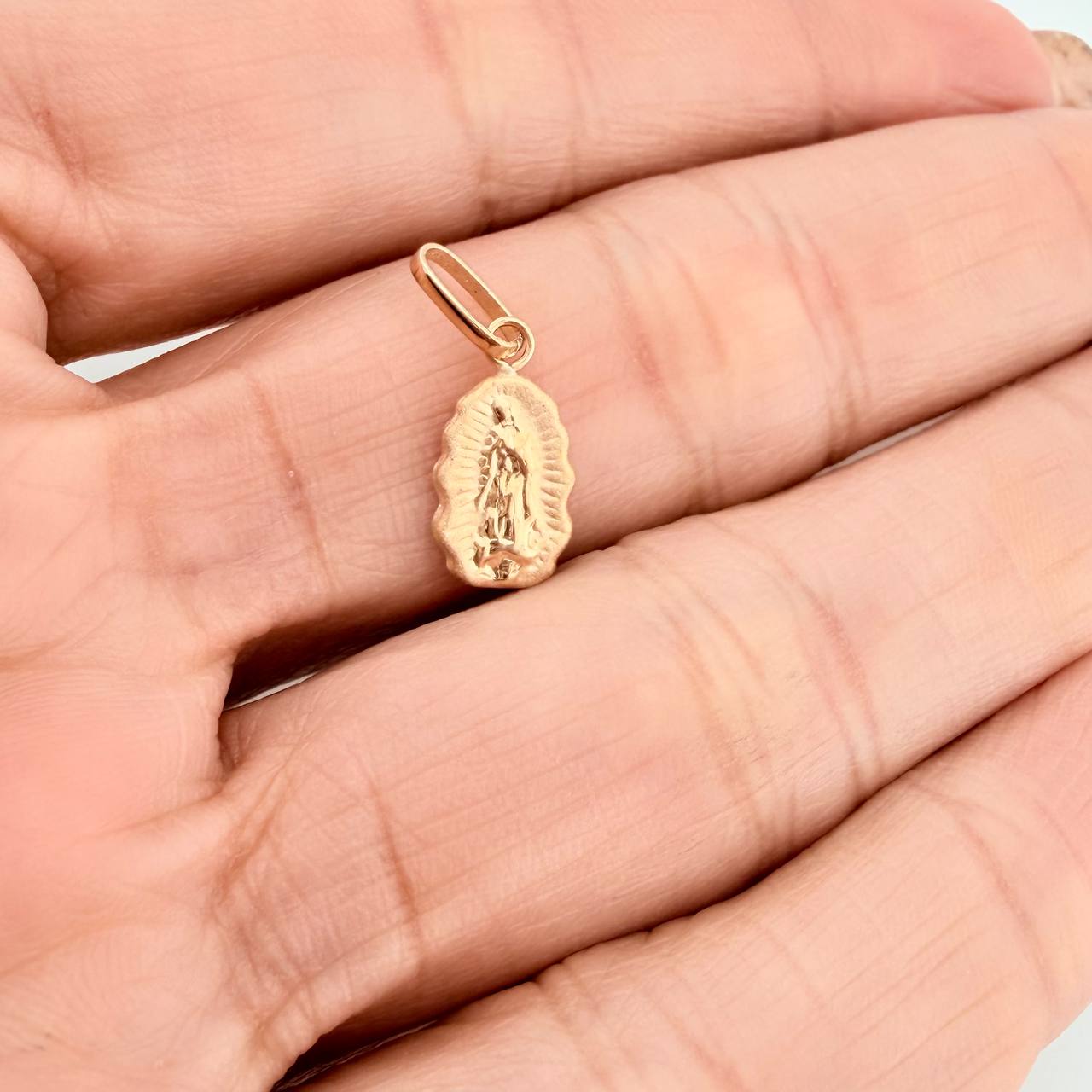 Dije Virgen Guadalupe 0.45gr / 3/4 in / Oro Amarillo 18K &