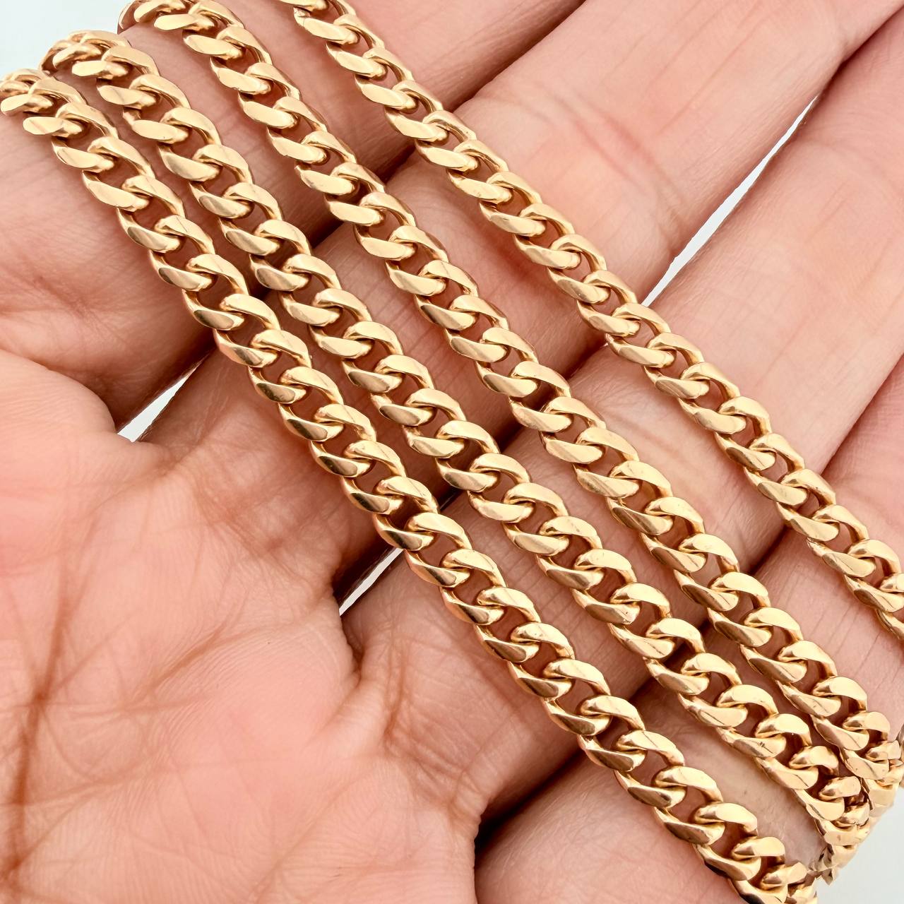 Cadena Cubana 33.02gr / 26 1/2 in / 4mm Oro Amarillo 18K $