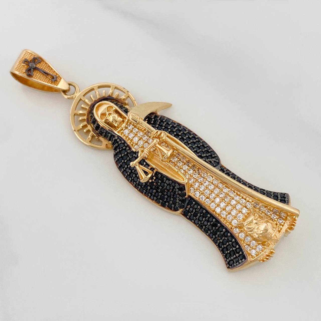 Dije Santa Muerte 15.4gr / 2 1/2 in / Dos Oros Negro Amarillo 18K $