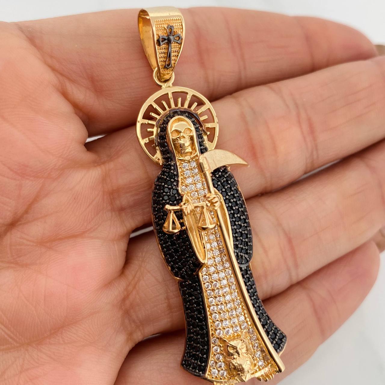 Dije Santa Muerte 15.4gr / 2 1/2 in / Dos Oros Negro Amarillo 18K $