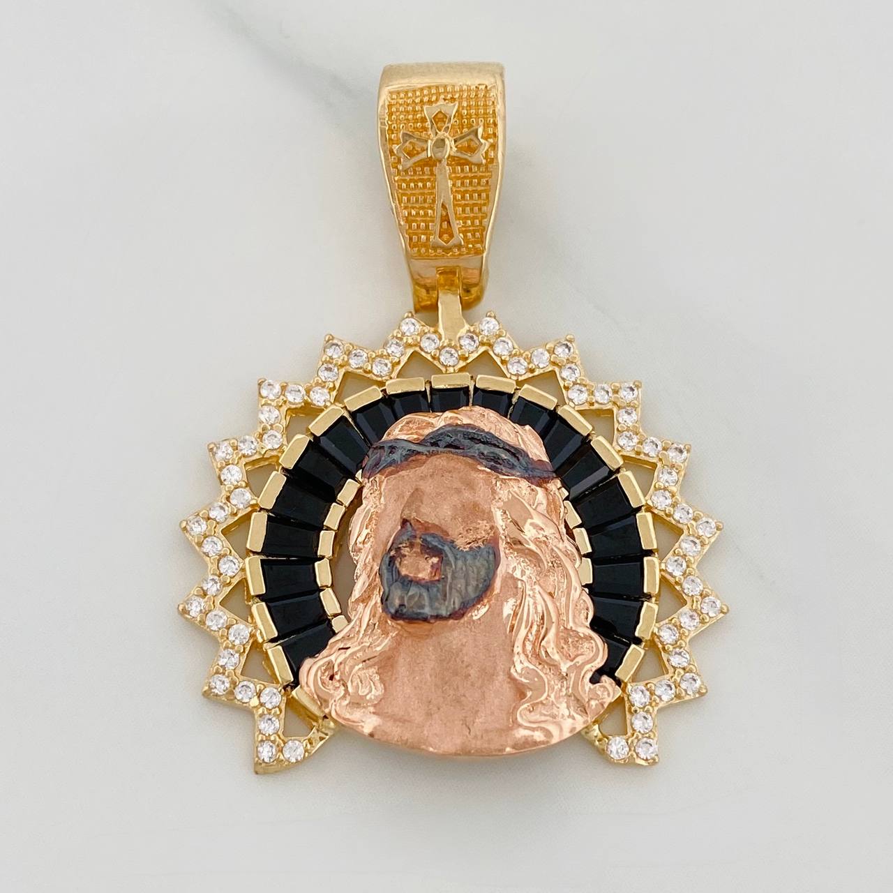 Dije Rostro Cristo 7.6gr / 1 1/4 in / Tres Oros 18K $
