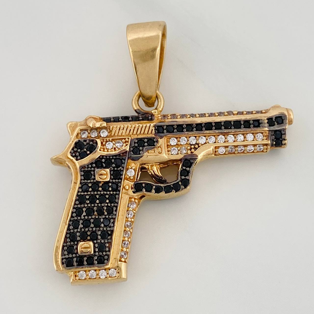 Dije Pistola 11.75gr / 1 1/4 in / Dos Oros Negro Amarillo 18K $