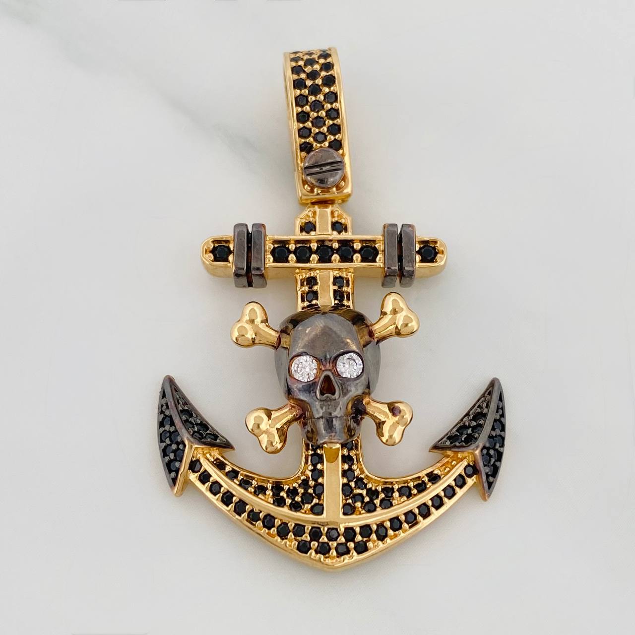 Dije Ancla 9.15gr / 1 1/4 in / Dos Oros Negro Amarillo 18K $