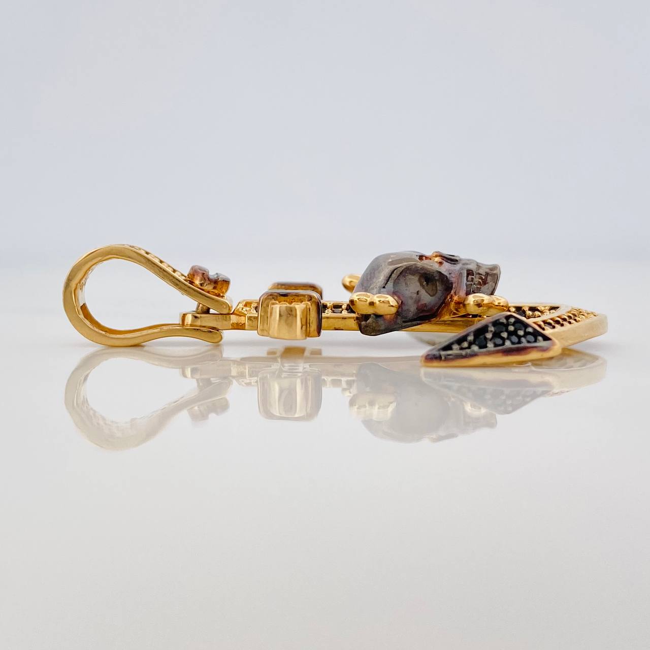 Dije Ancla 9.15gr / 1 1/4 in / Dos Oros Negro Amarillo 18K $