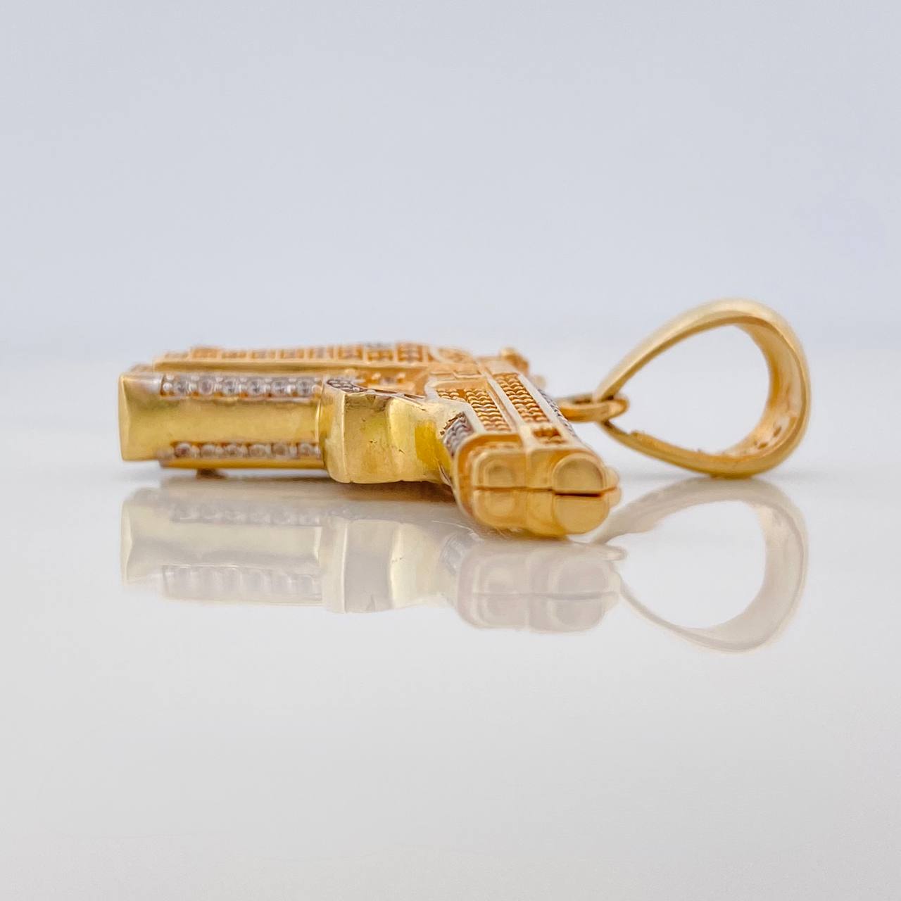 Dije Pistola 11.6gr / 1 1/2 in / Dos Oros Amarillo Blanco 18K $