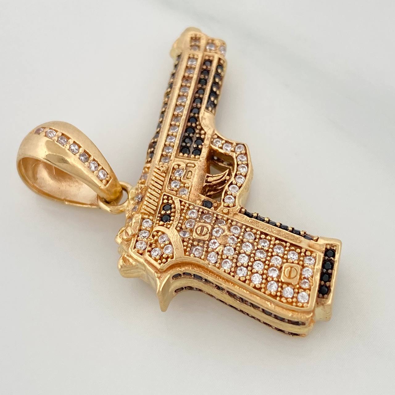 Dije Pistola 12.6gr / 1 1/2 in / Oro Amarillo 18K $
