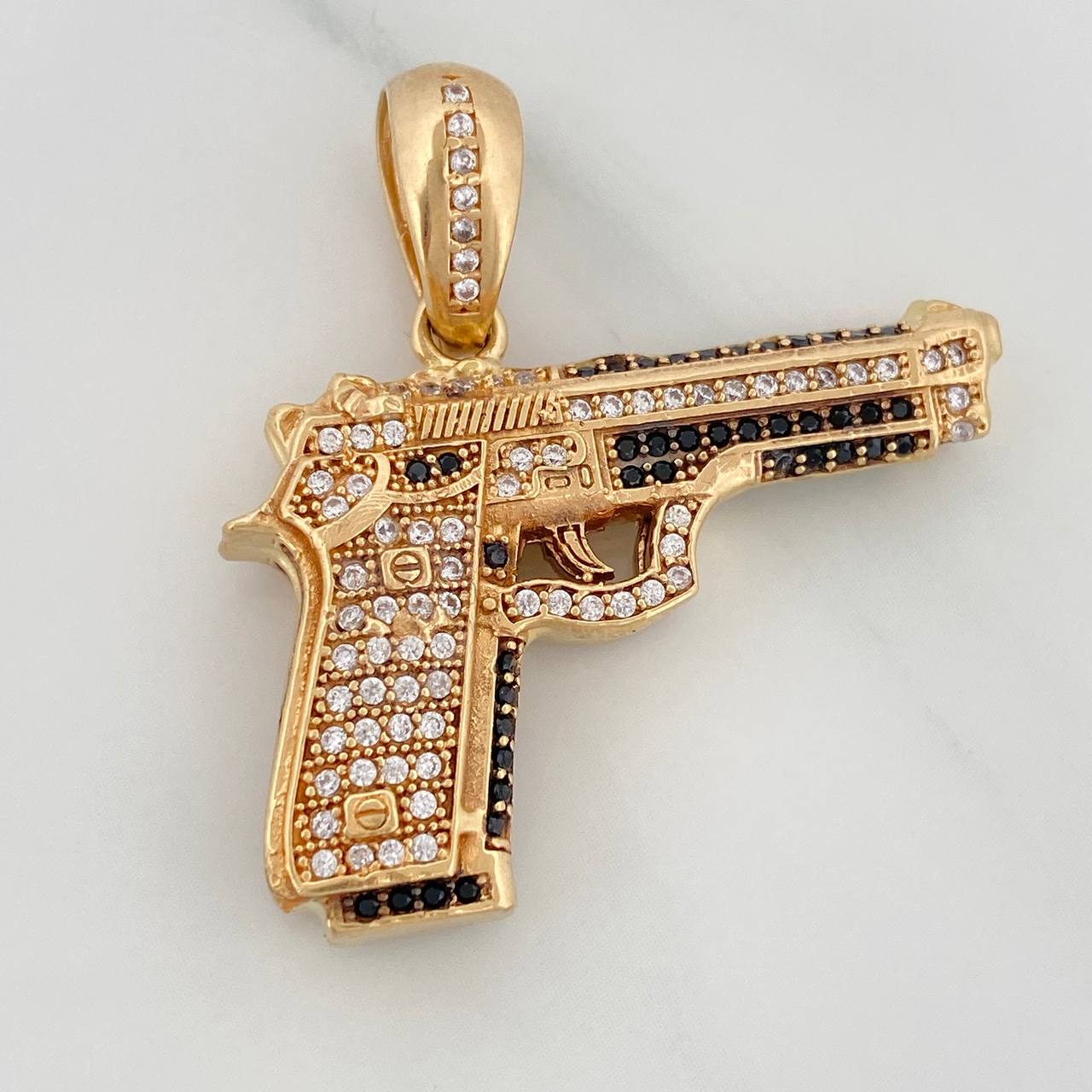 Dije Pistola 12.6gr / 1 1/2 in / Oro Amarillo 18K $
