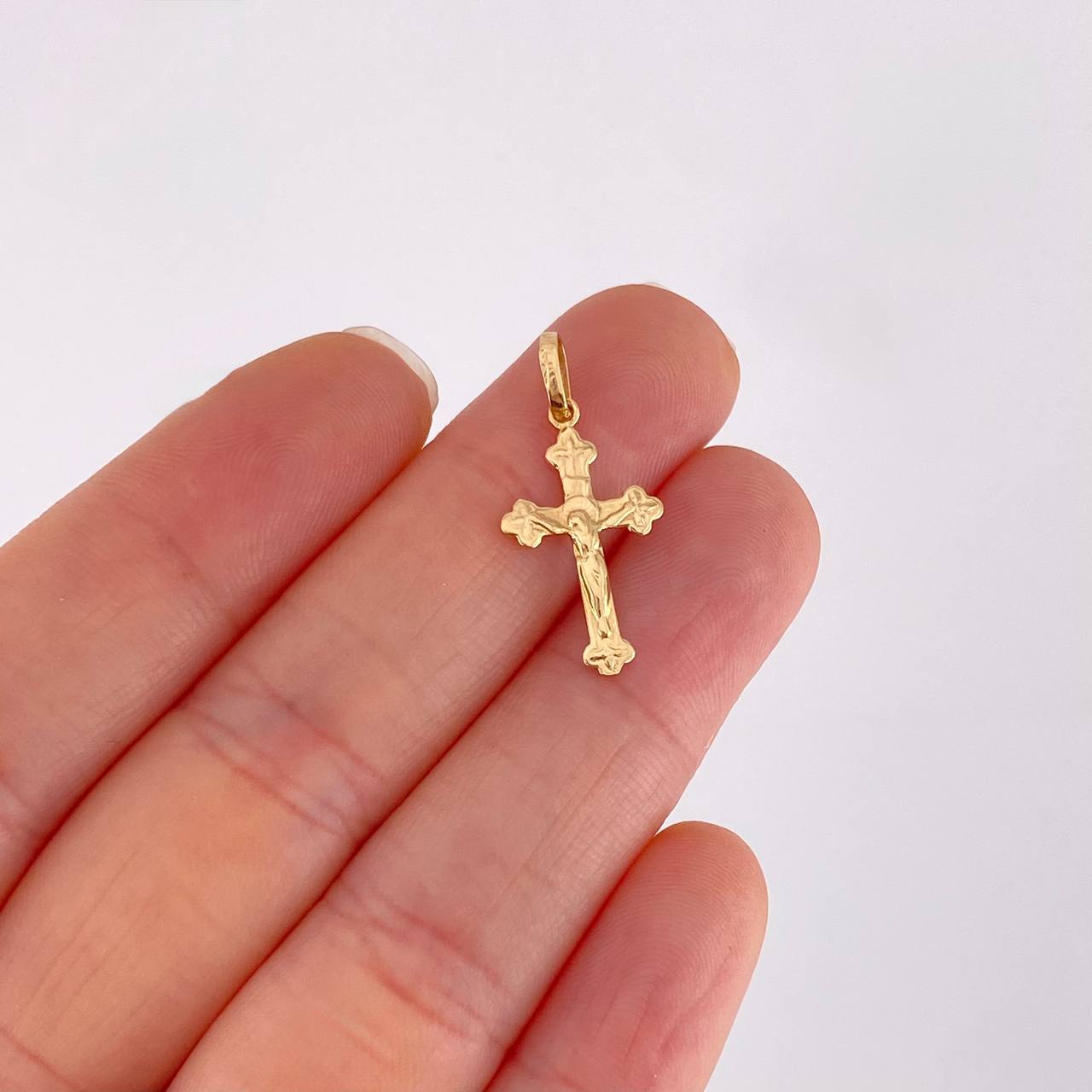 Dije Cruz Cristo 0.6g / 1/2 in Oro Amarillo 18K