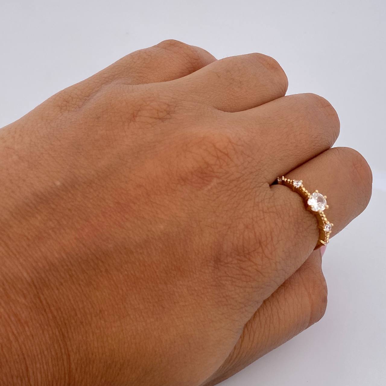 Anillo Solitario Churumbela 1.65gr / T6 / Circones Blancos Oro Amarillo 18K $