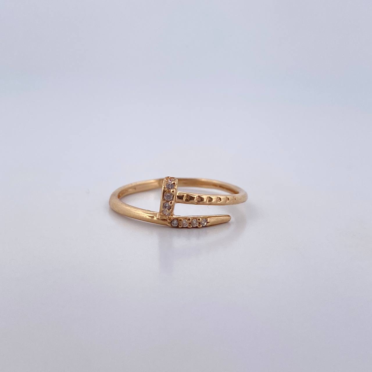 Anillo Clavo 1.25gr / T5 3/4 / Circones Blancos Oro Amarillo 18K $