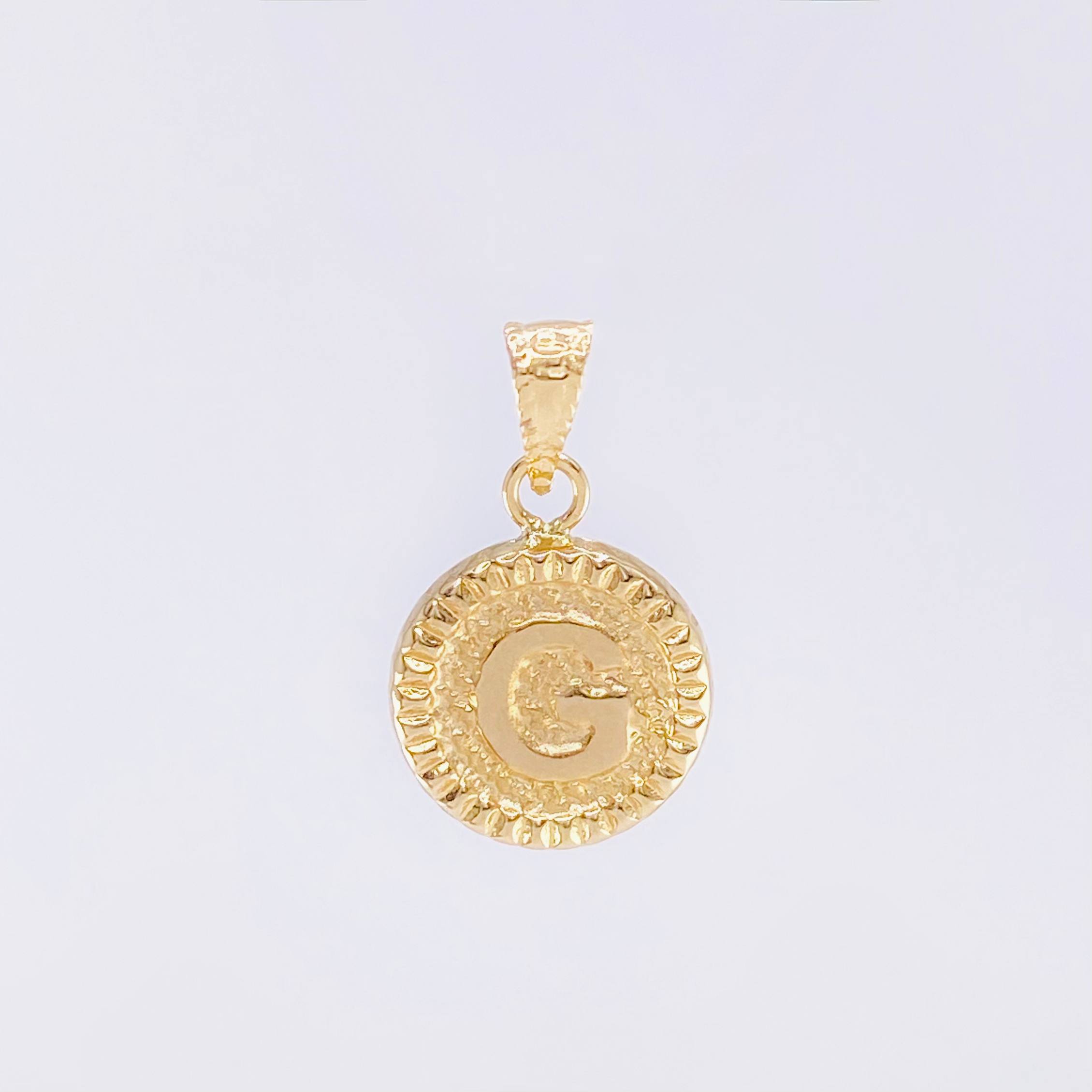 Dije Letra G Marco Bordeado 0.6g / 3/4 in Oro Amarillo 18K