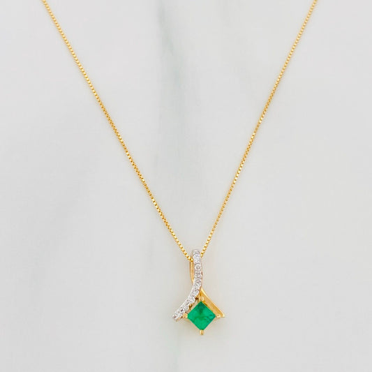 Set Cadena Veneciana + Dije Rombolazocruzadoesmeralda15Ptsdiamantes04Pts / 1.65 g / 19 3/4 in Oro Amarillo 18K