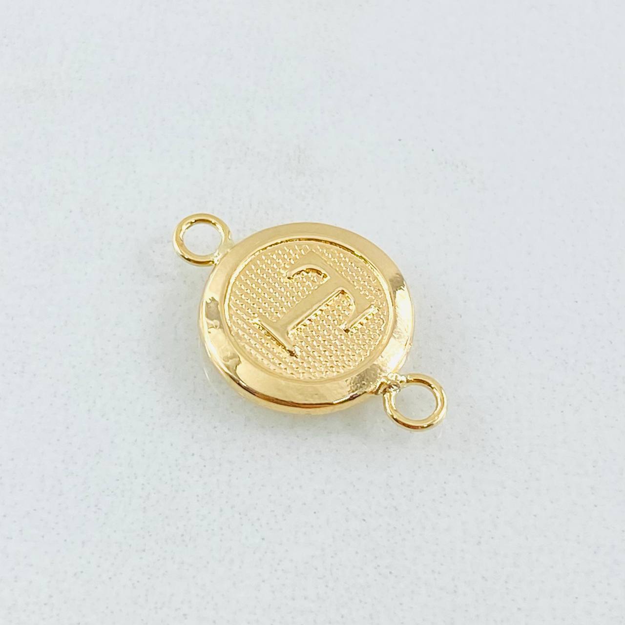 Charm Letter T 0.55gr / 0.7in / 18K Gold ©