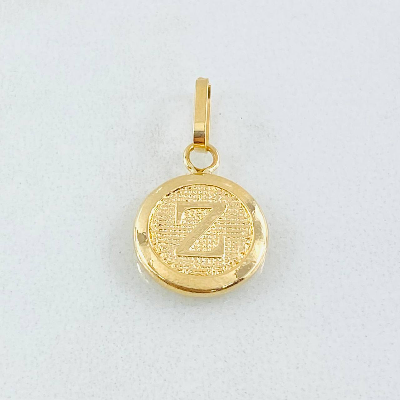 Dije Letra Z 0.6gr / 2cm / Oro Amarillo 18K