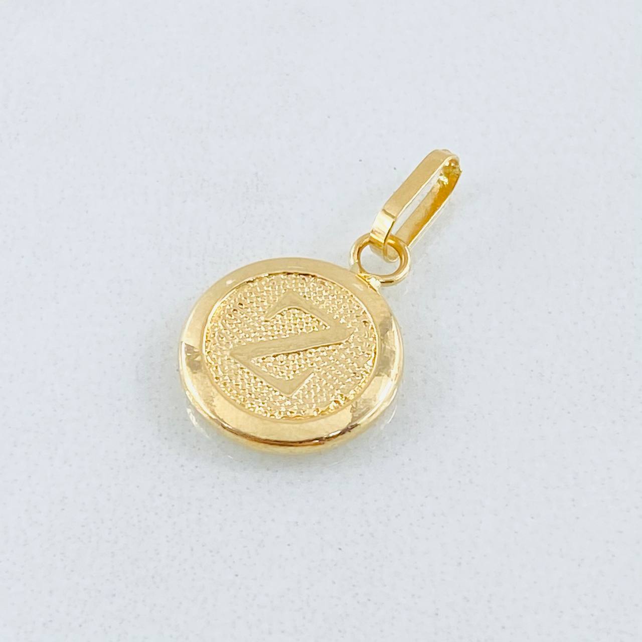 Dije Letra Z 0.6gr / 2cm / Oro Amarillo 18K