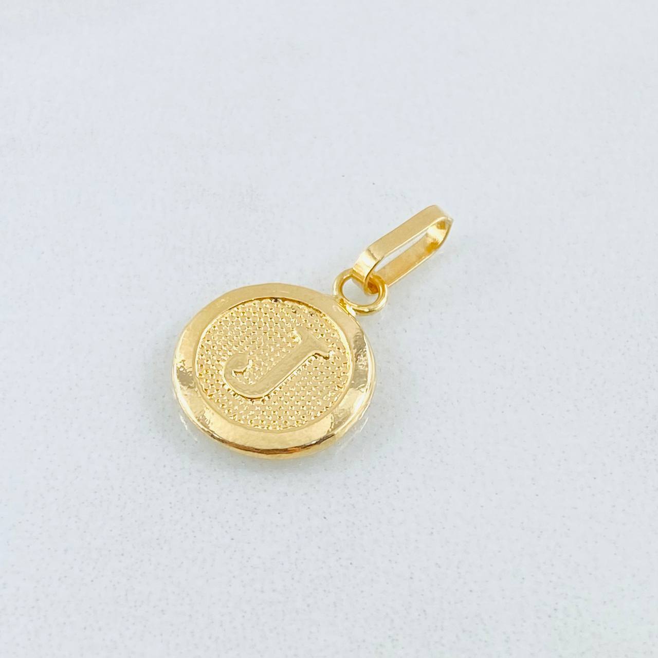 Charm Letter J 0.6gr / 0.7in / 18K Gold