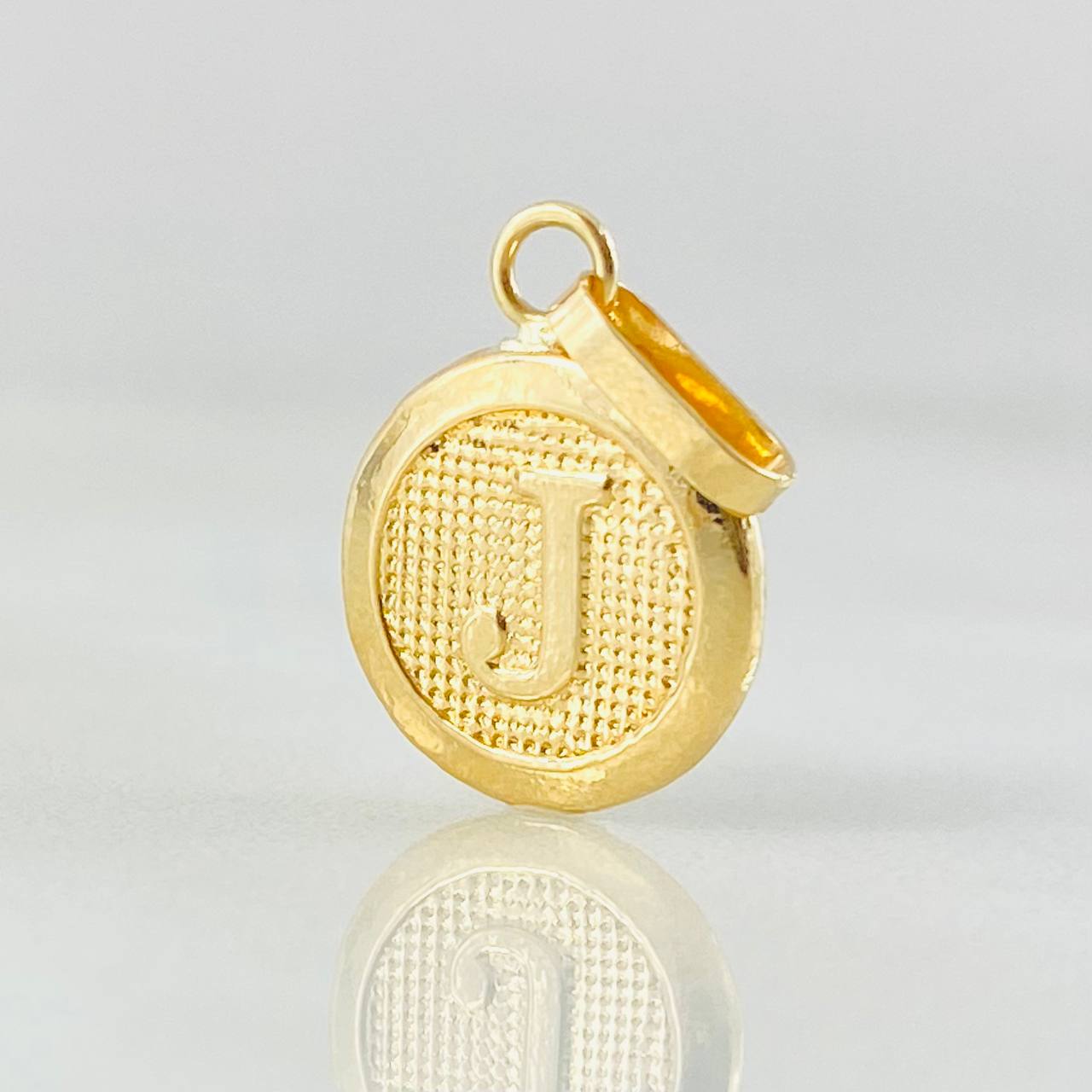 Pendant Letter J 0.65gr / 0.8in / 18K Gold