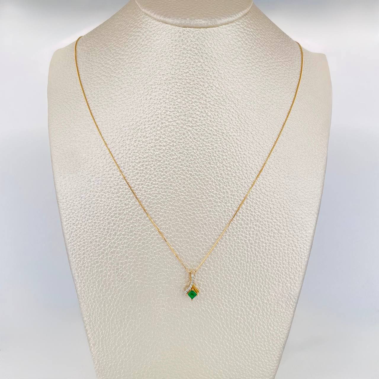 Set Cadena Veneciana + Dije Rombolazocruzadoesmeralda15Ptsdiamantes04Pts / 1.65 g / 19 3/4 in Oro Amarillo 18K