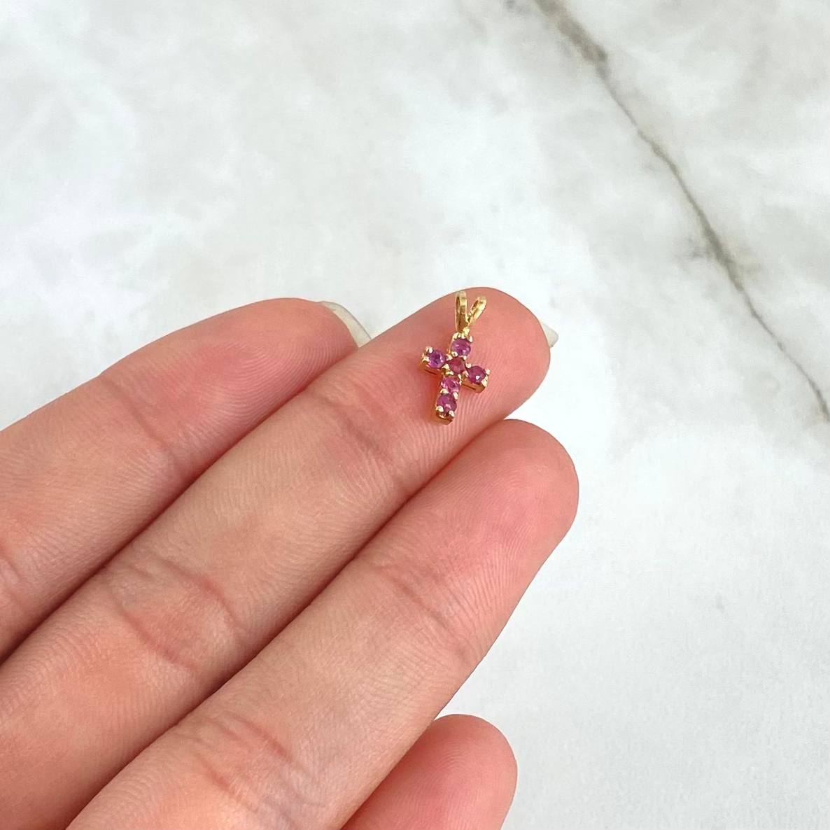 Dije Cruz  0.4gr / 1.2cm / Rubíes 12Pts Oro Amarillo 18K (Joya)
