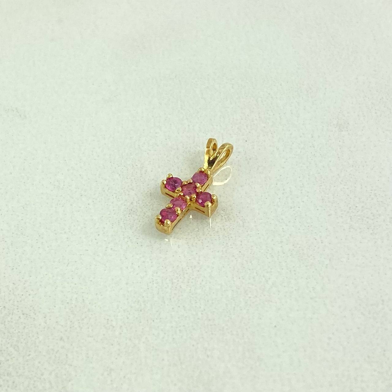 Dije Cruz  0.4gr / 1.2cm / Rubíes 12Pts Oro Amarillo 18K (Joya)