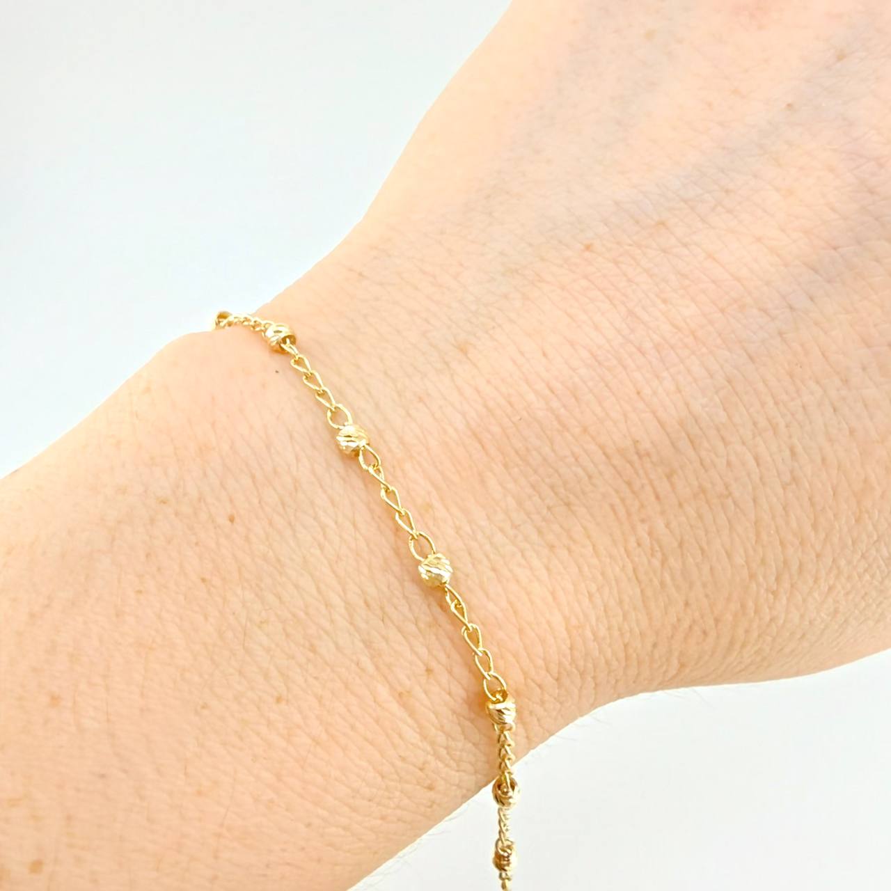 Pulso Tipo Militar Diamantada 1.5 g / 7 1/4 in / 3 mm Oro Amarillo 18K